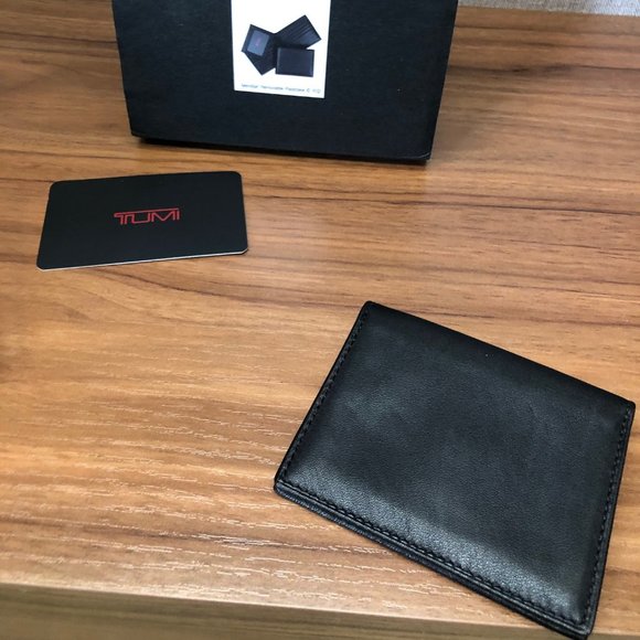 Tumi Black Leather Global Wallet (Two in One) - Picture 7 of 12